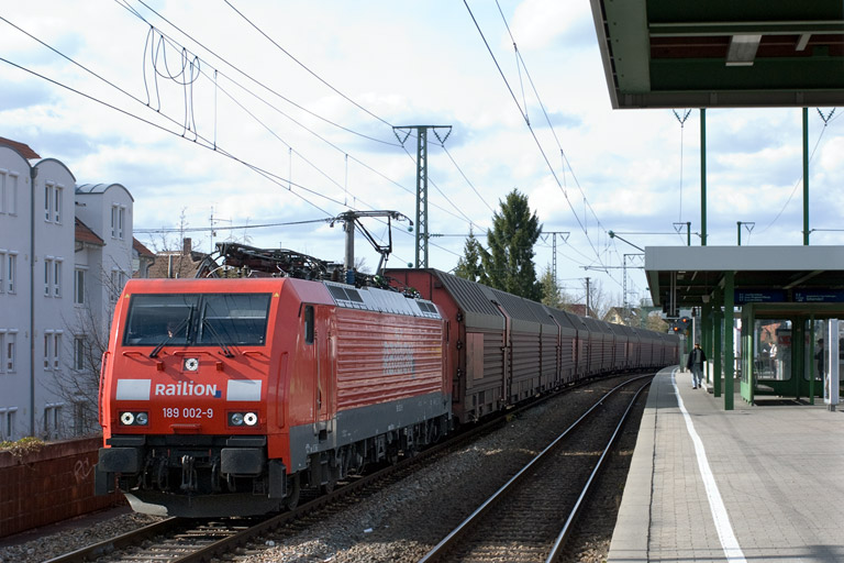 189 002 mit FZ 56167 bei km 16,8 (April 2008)