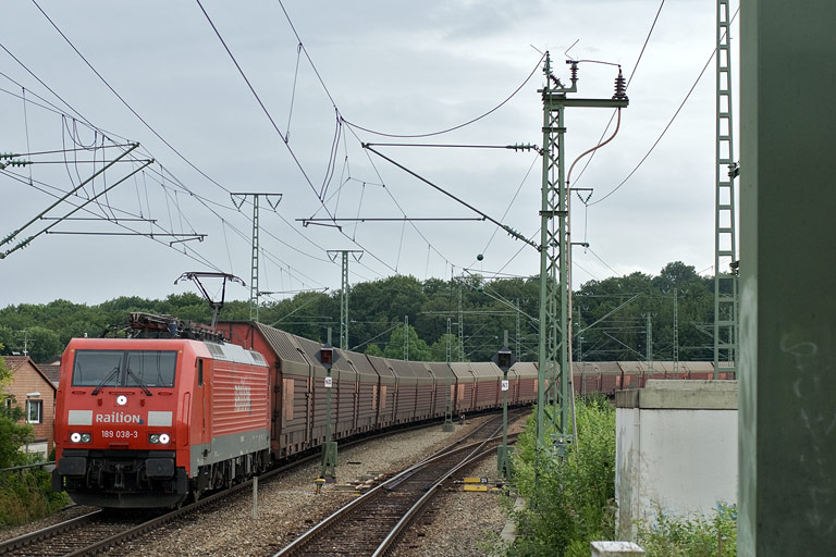 189 038 mit CSQ 60084 bei km 16,8 (Juli 2008)