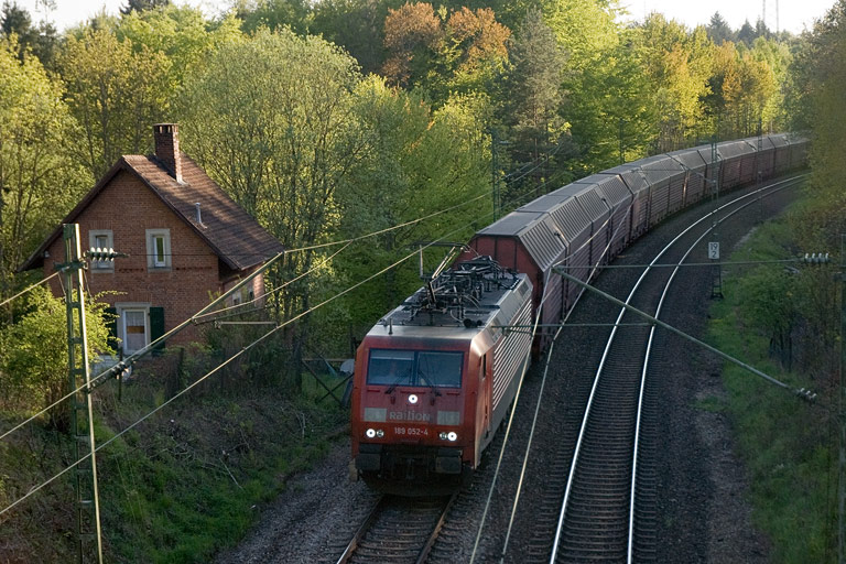 189 052 mit CSQ 60084 bei km 19,2 (Mai 2008)