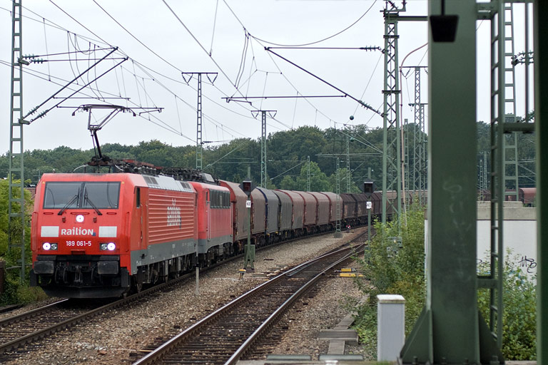 189 061 und 140 671 mit FZT 56166 bei km 16,8 (September 2008)