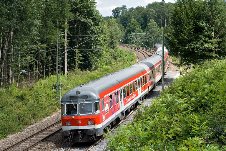218 156 mit RE 31501 bei km 21,4 (August 2008)