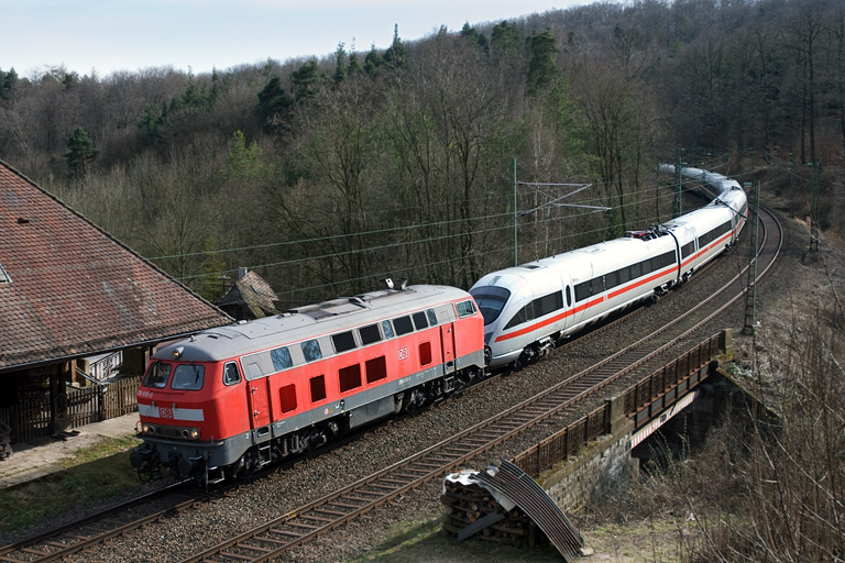 218 810 mit Baureihe 411 bei km 11,2 (M&auml;rz 2008)