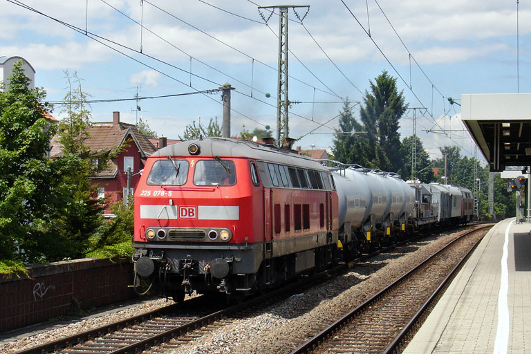 225 078 mit RabZ 94851 bei km 16,6 (Juni 2008)