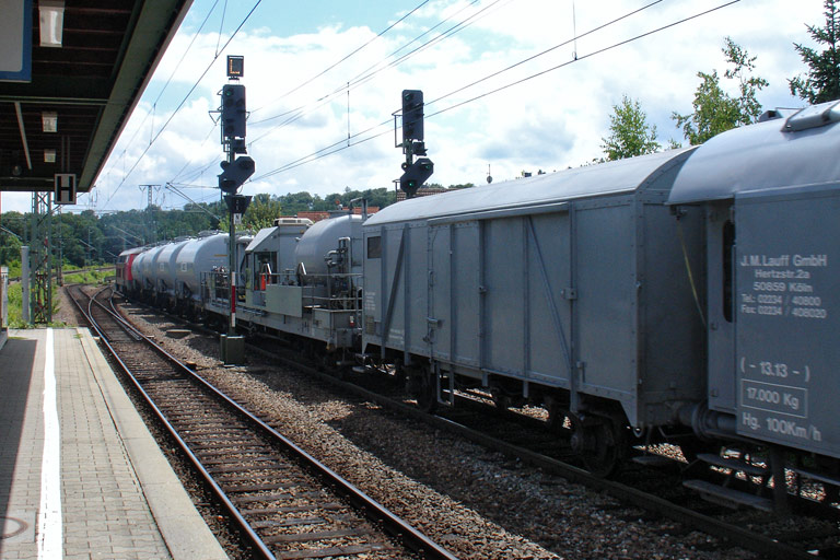 225 078 mit RabZ 94851 bei km 16,8 (Juni 2008)