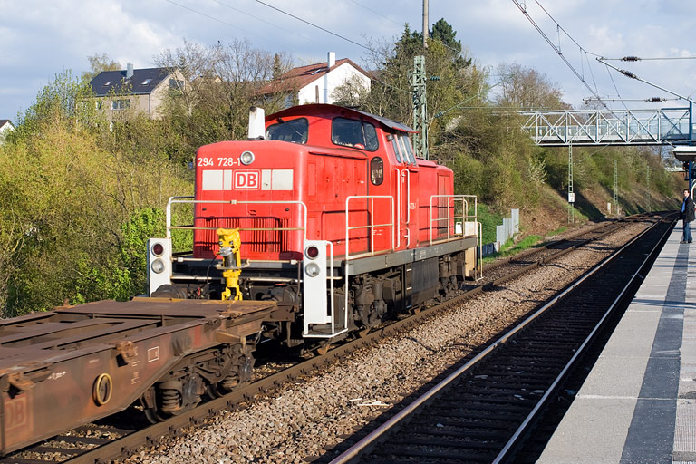 294 728 mit FZT 56166 bei km 14,2 (April 2008)