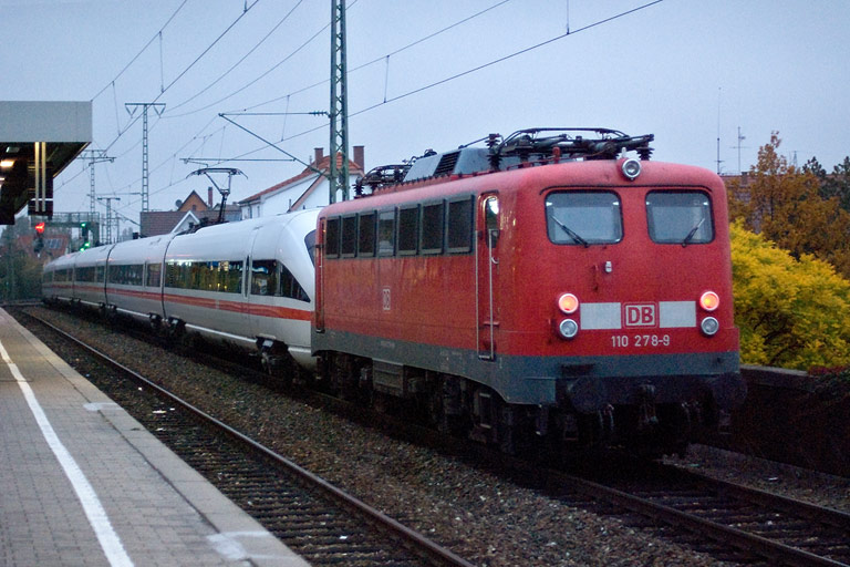 Baureihe 411 (Tz 1183) und 110 278 bei km 16,8 (Oktober 2008)