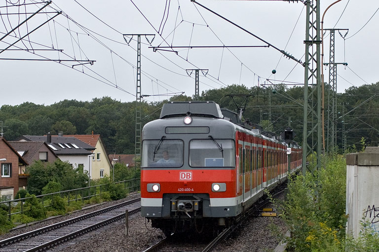 420 400 und 420 416 bei Stuttgart-Rohr (Juli 2008)