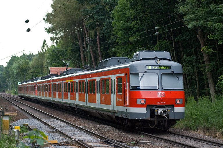 420 400 und 420 416 bei Stuttgart-Rohr (Juli 2008)