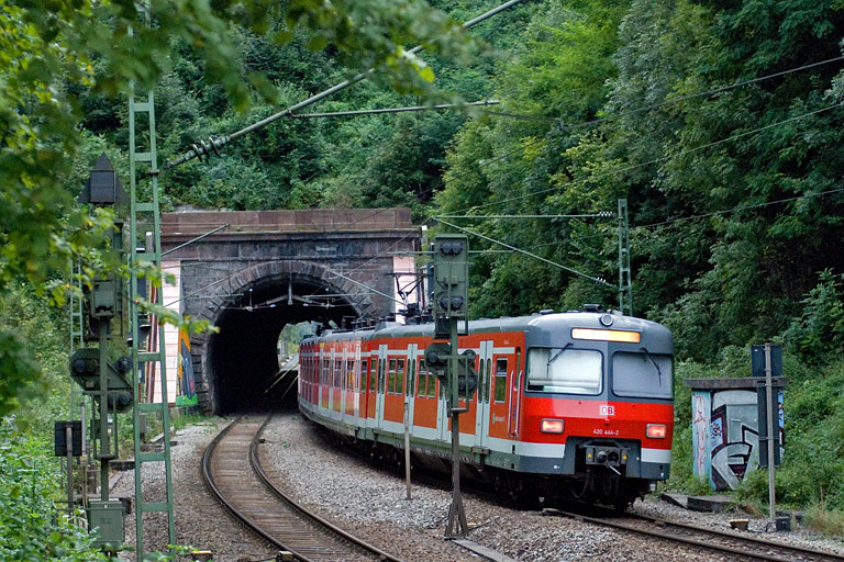 420 444 in Stuttgart-Rohr (September 2008)
