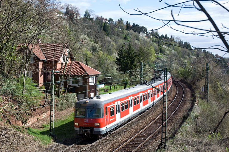 420 907 als S2 bei km 9,4 (April 2008)