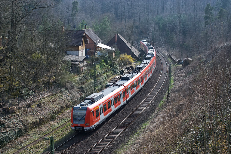 BR 423 in Stuttgart-Heslach (April 2008)