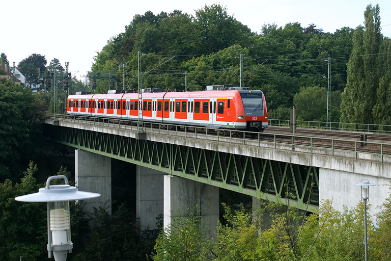 BR 423 in Stuttgart-Vaihingen (September 2008)