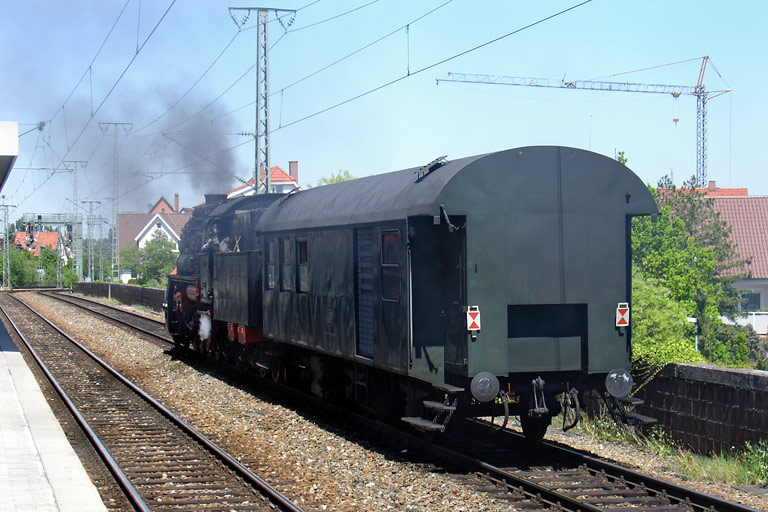 58 311 mit DbZ 93880 bei km 16,8 (Mai 2008)