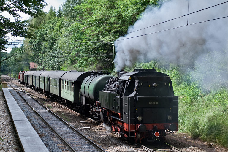 64 419 mit DPR 99821 bei km 18,0 (August 2008)
