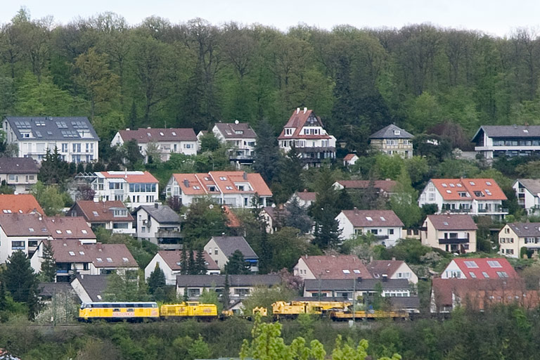 V200.21 und ex-V100 der EBW Cargo bei km 12,8 (April 2008)