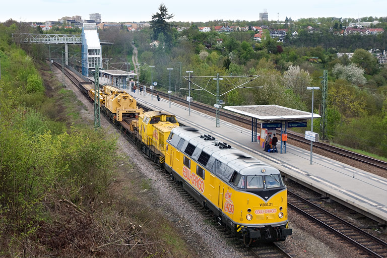 V200.21 und ex-V100 der EBW Cargo bei km 14,2 (April 2008)