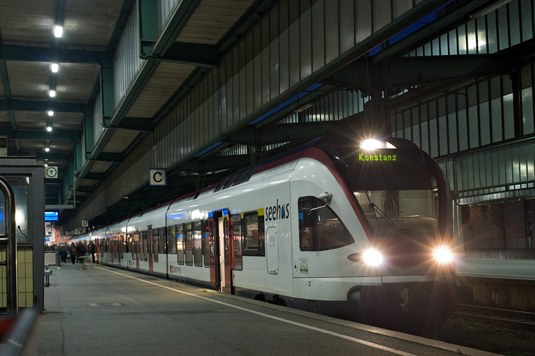 SBB RABe 526 657 und 526 655 als DPE 84499 bei km 0,2 (November 2008)