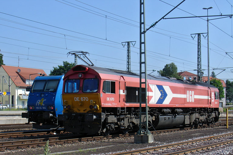 HGK DE 670 und R4C 185 Cl-004 bei km 15,6 (Juni 2008)