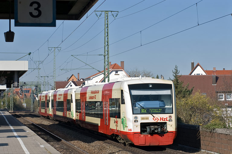 HzL Regioshuttles VT 248, VT 244 und VT 246 als D 98804 bei km 16,8 (Oktober 2008)