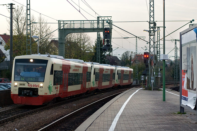 HzL Regioshuttles VT 246, VT 244 und VT 248 als ICE-Ersatzzug bei km 16,6 (Oktober 2008)