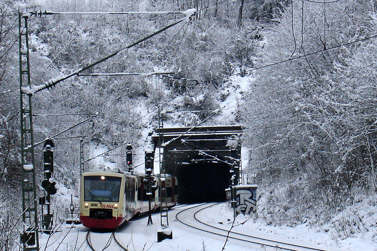 HzL Regioshuttles VT 239, VT 241 und VT 242 als DPE 31748 bei km 17,6 (Dezember 2008)