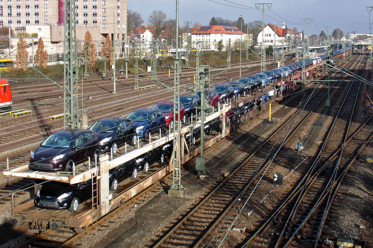 Autotransportwagenzug bei km 15,8 (Dezember 2008)