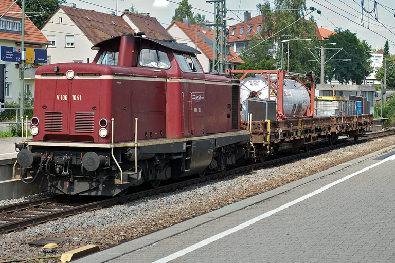 V100 1041 bei km 15,6 (August 2008)