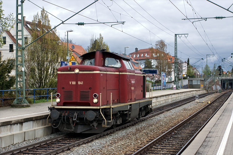 NESA V100 1041 bei km 15,6 (April 2008)