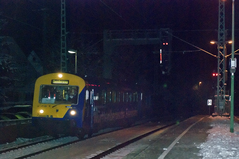 WEG VT 420 (Baureihe NE 81) als DPE 88833 bei km 16,6 (Dezember 2008)