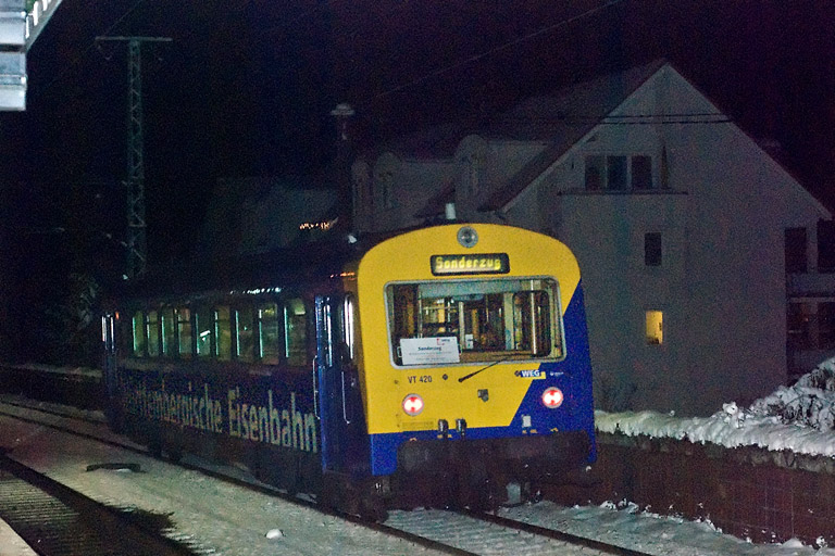 WEG VT 420 (Baureihe NE 81) als DPE 88833 bei km 16,8 (Dezember 2008)