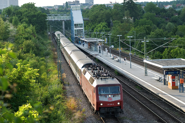 120 126 mit Lr 78379 bei km 14,2 (Juni 2009)