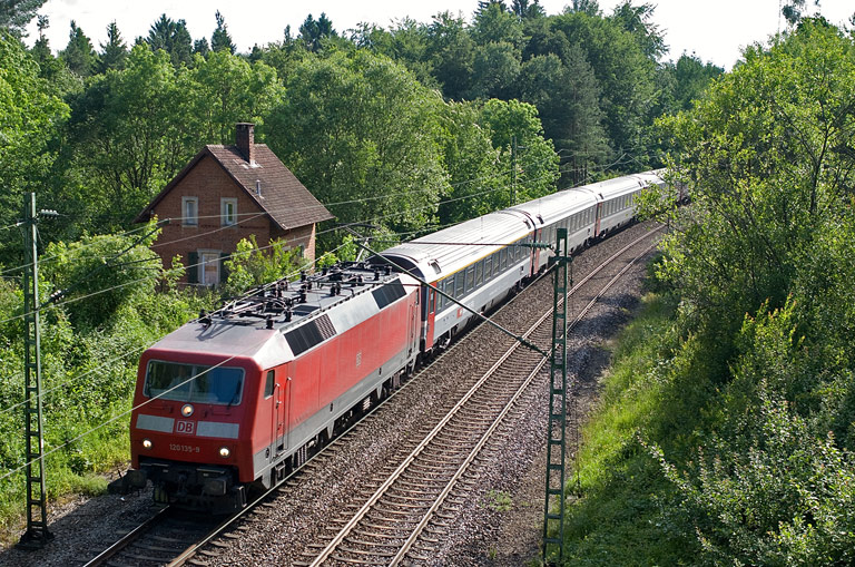120 135 mit IC 486 bei km 19,2 (Juni 2009)