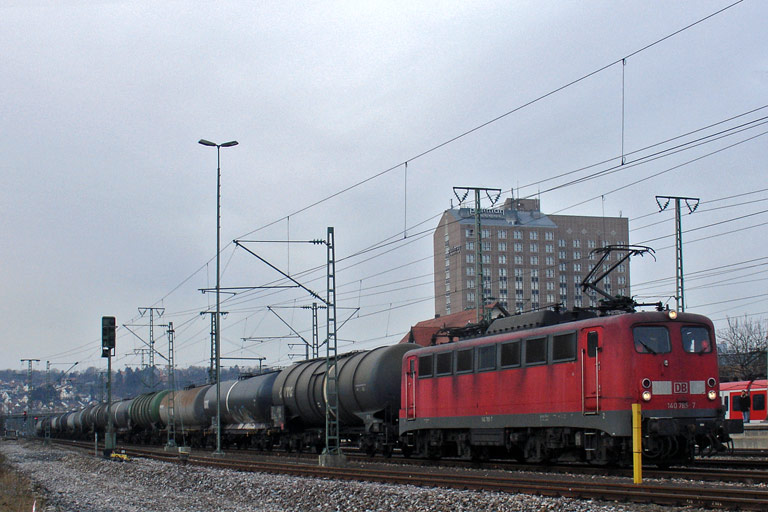 140 785 mit CFN 63055 bei km 15,6 (Februar 2009)