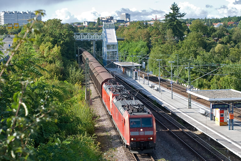 185 093 und 185 088 mit CS 49155 bei km 14,2 (September 2009)