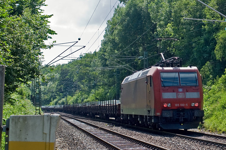 185 100 mit CFN 49731 bei km 13,0 (Juni 2009)