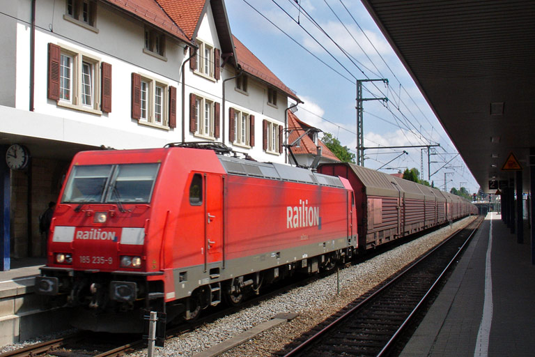 185 235 mit FZ 56165 bei km 15,8 (Juni 2009)