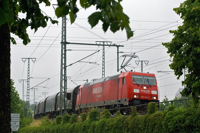 185 243 mit CS 49225 bei km 16,4 (Juni 2009)