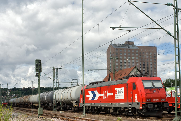 HGK 185 587 bei km 15,6 (Juni 2009)