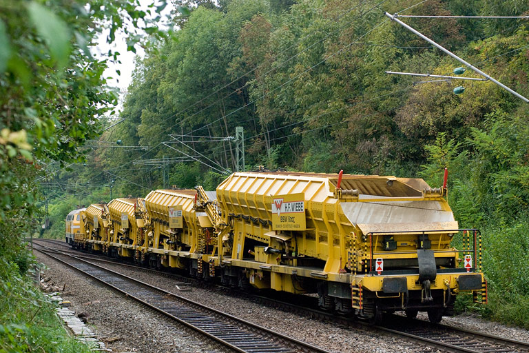 Wiebe 216 122 mit DBV 88022 bei km 13,0 (September 2009)