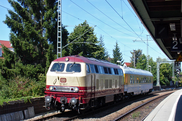 217 001 mit ST 88737 bei km 16,6 (August 2009)