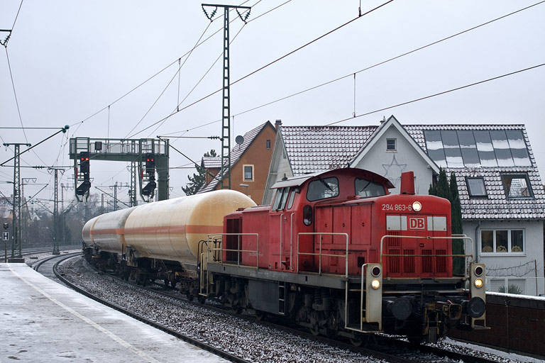 294 863 mit FZ 56174 bei km 16,6 (Dezember 2009)