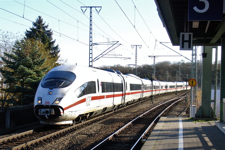 Baureihe 403 (Tz 331) als ICE 2810 bei km 16,8 (November 2009)