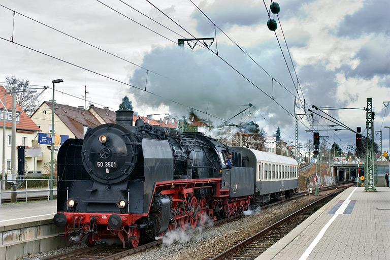 50 3501 mit DbZ 59174 bei km 15,6 (November 2009)