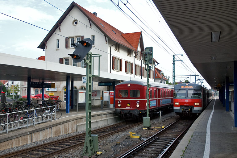 865 606/465 006 als RE 31988 und 420 454 als S2 bei km 15,6 (September 2009)