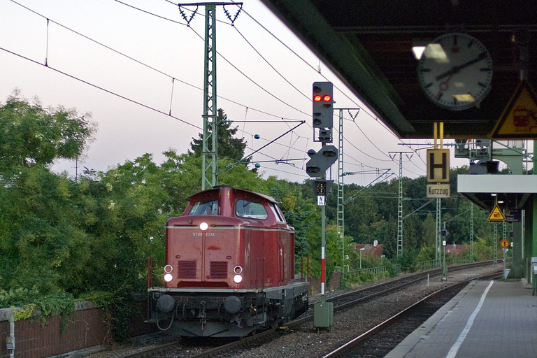 V100 2335 bei km 16,8 (August 2009)