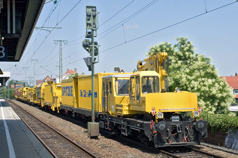 V100 2335 bei km 16,8 (August 2009)
