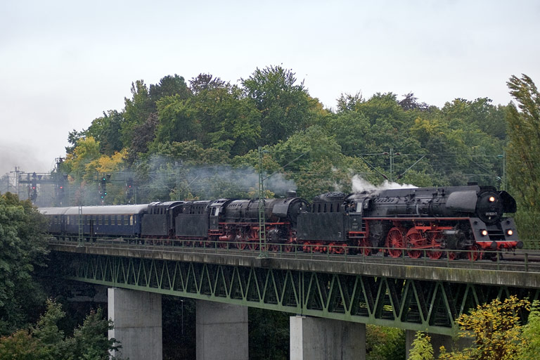 01 533 und 01 1066 mit DPE 91718 in Stuttgart-Vaihingen (September 2010)