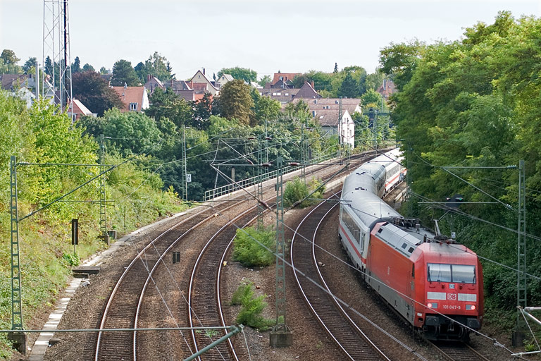 101 047 mit IC 281 bei km 14,6 (September 2010)