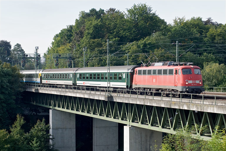 110 352 mit IC 284 bei km 14,6 (September 2010)