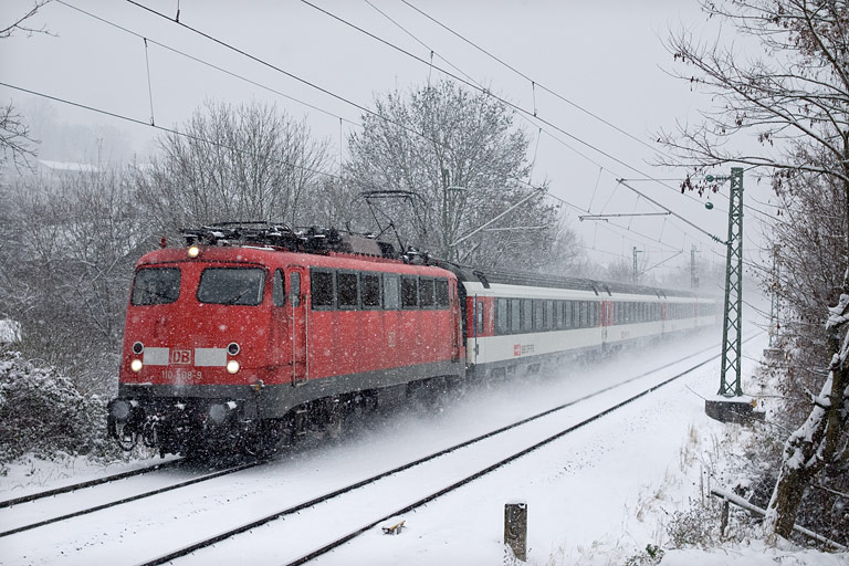 110 508 mit IC 187 bei km 12,8 (November 2010)
